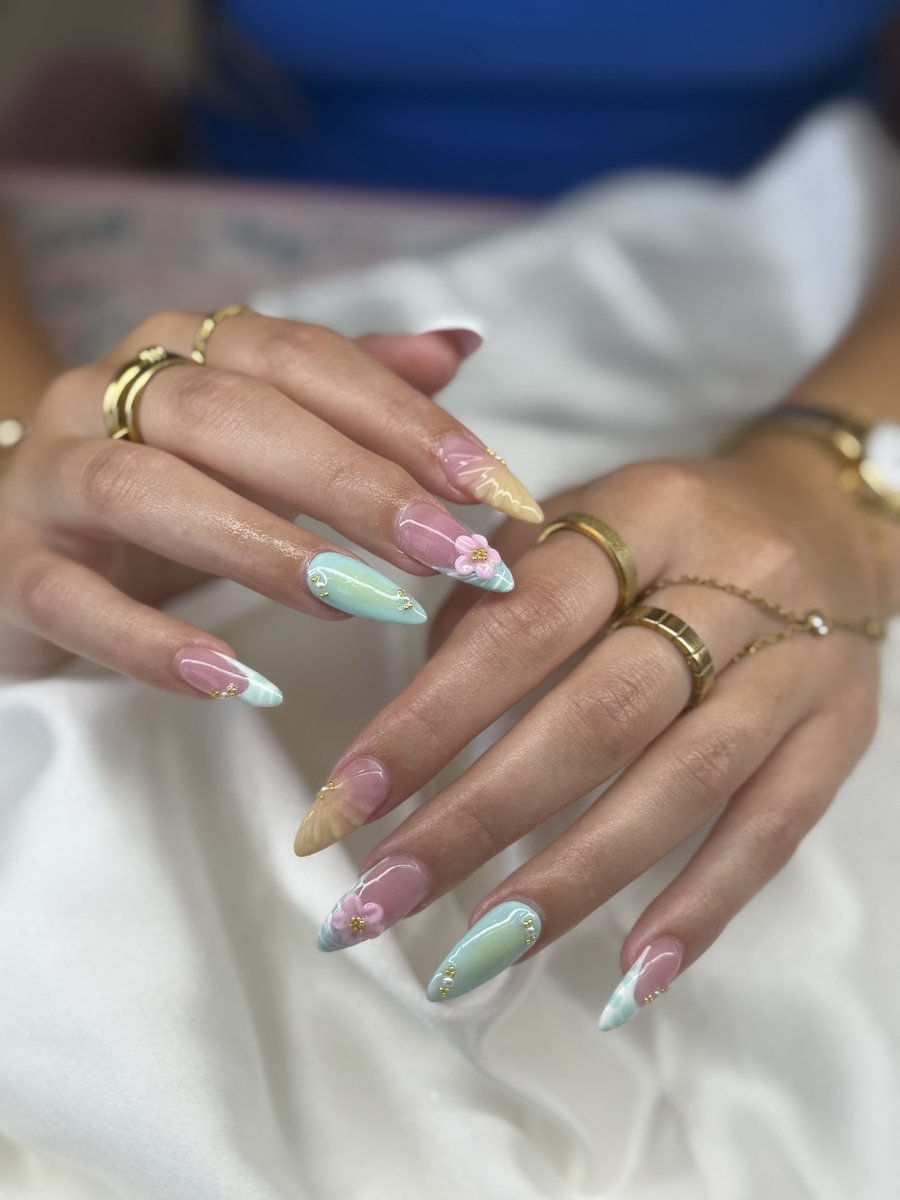 Pastel floral nail art, Winchester VA